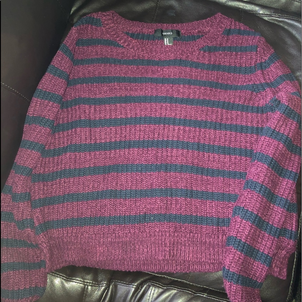 maroon sweater